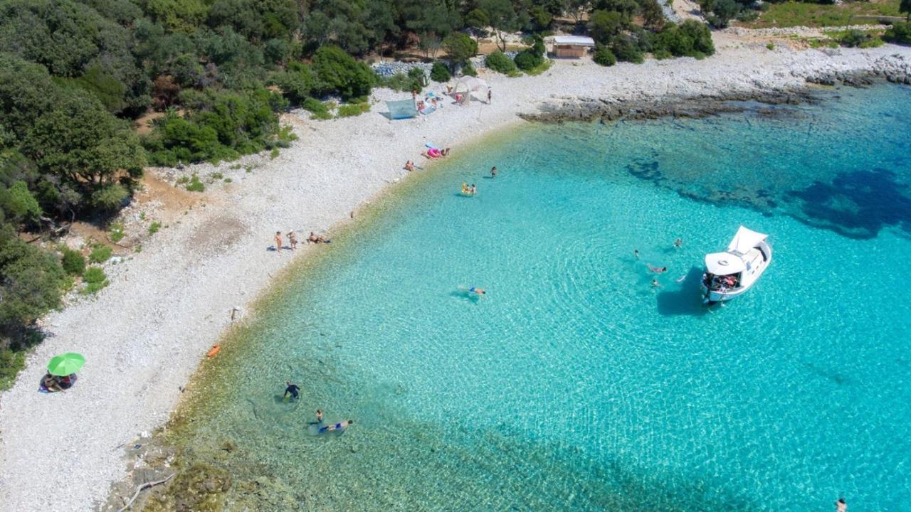 Elegant Apartment Iris Mali Losinj Bagian luar foto