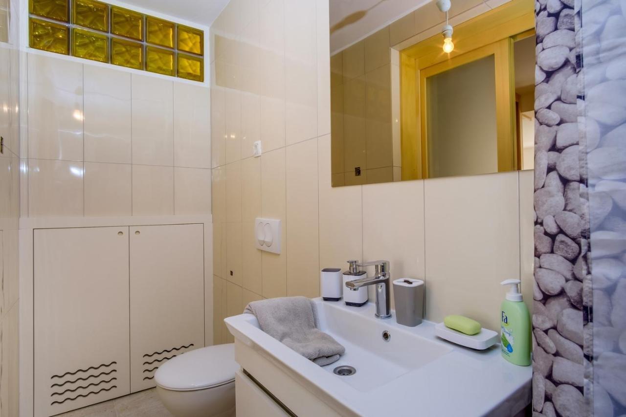 Elegant Apartment Iris Mali Losinj Bagian luar foto