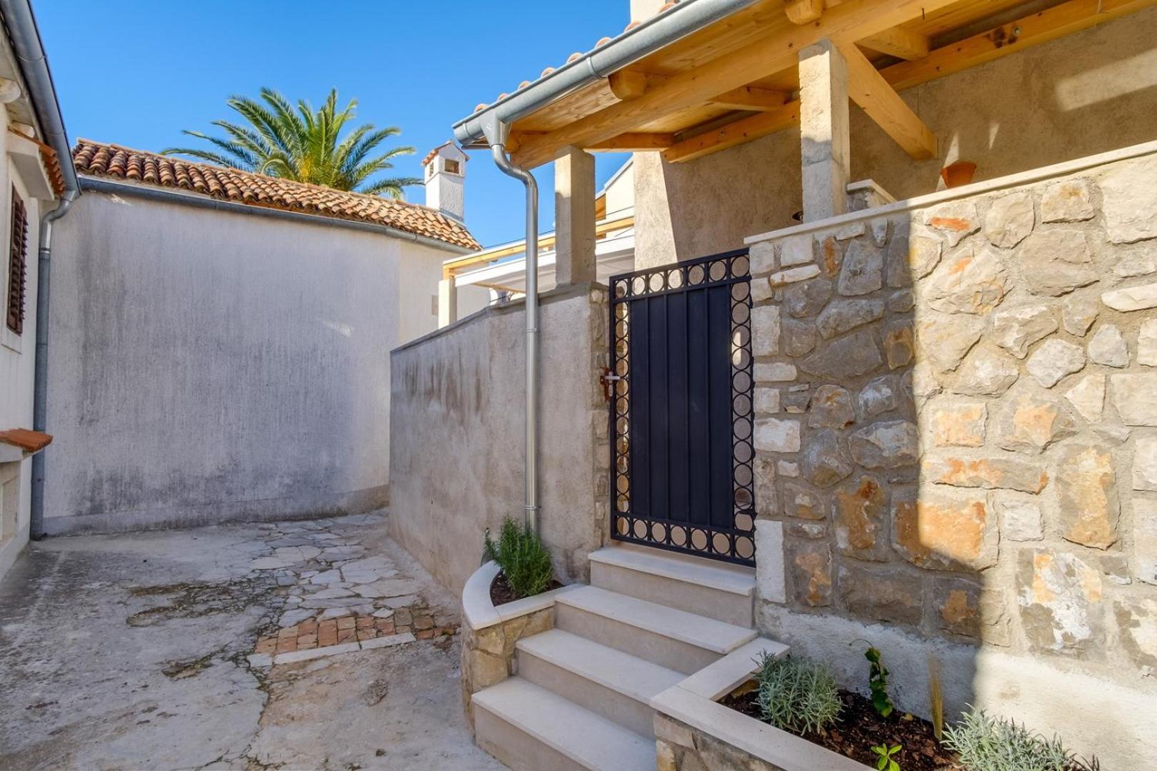 Elegant Apartment Iris Mali Losinj Bagian luar foto