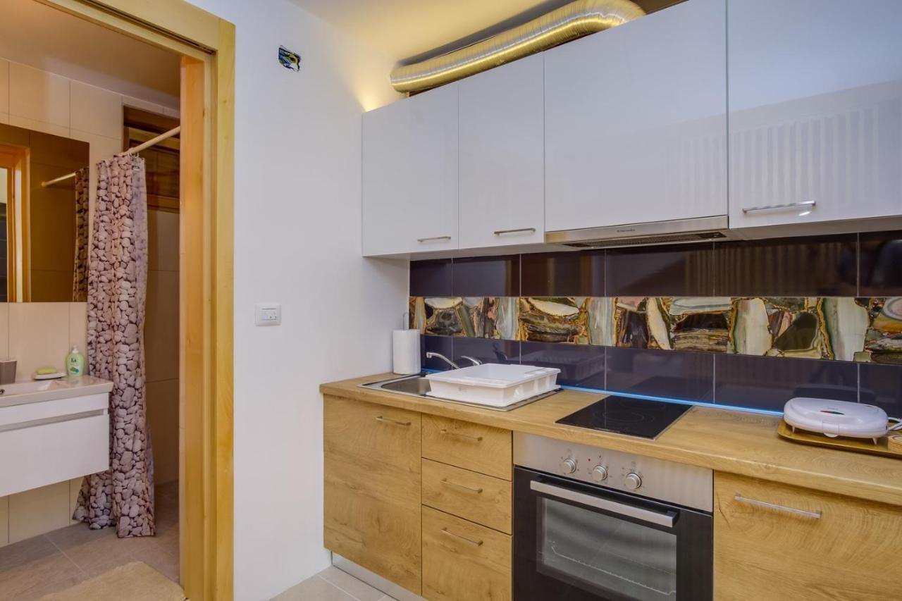Elegant Apartment Iris Mali Losinj Bagian luar foto